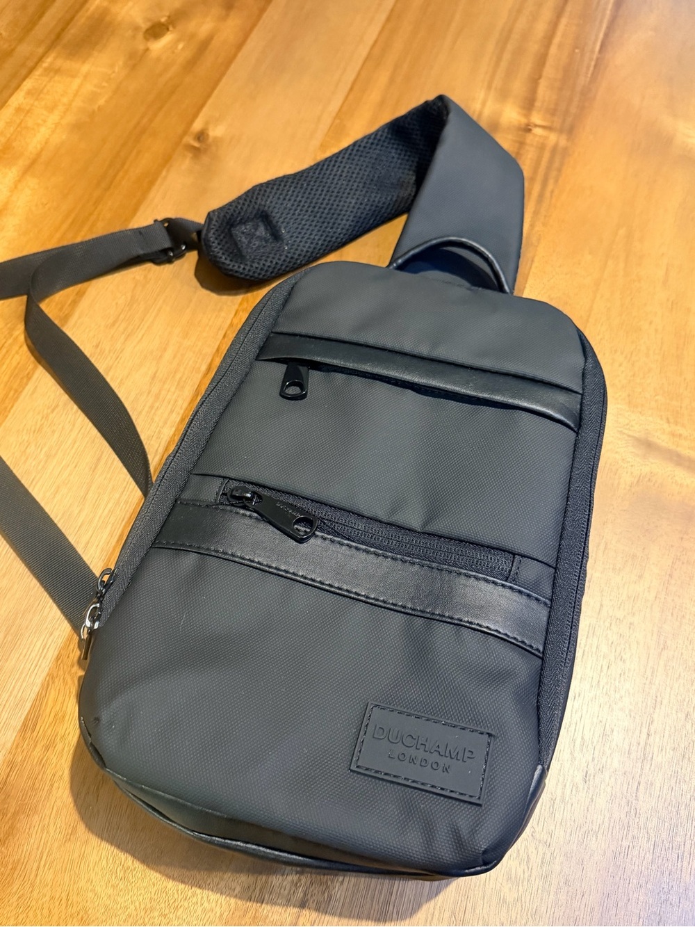 Duchamp Men’s Black London sling bag